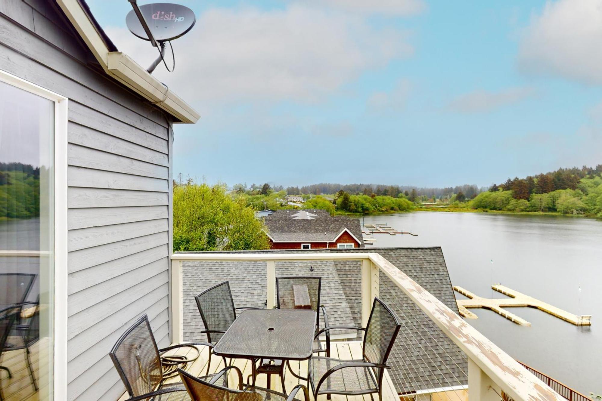 Lazy Lookout On Devils Lake Lincoln City Exterior foto