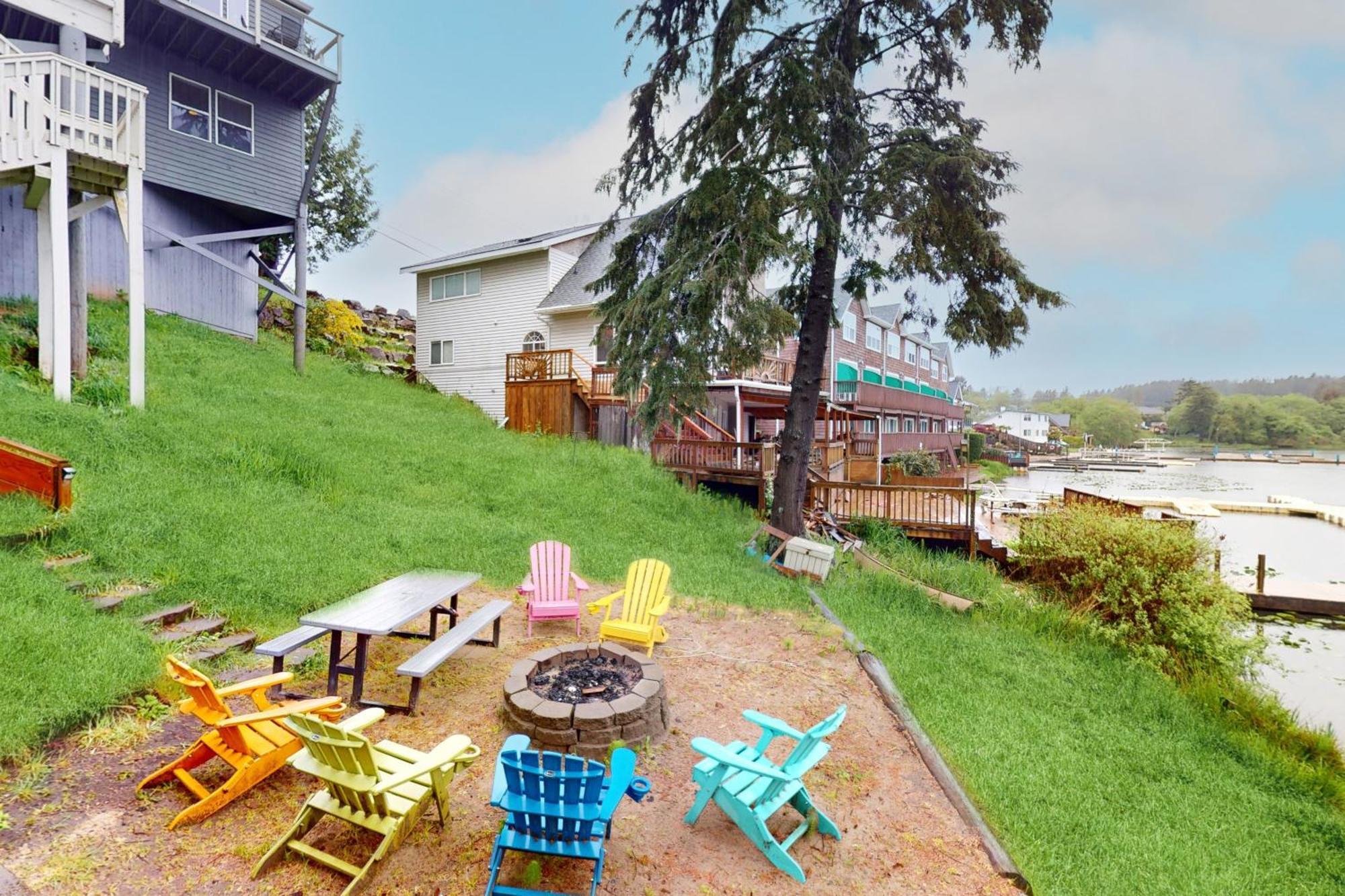 Lazy Lookout On Devils Lake Lincoln City Exterior foto